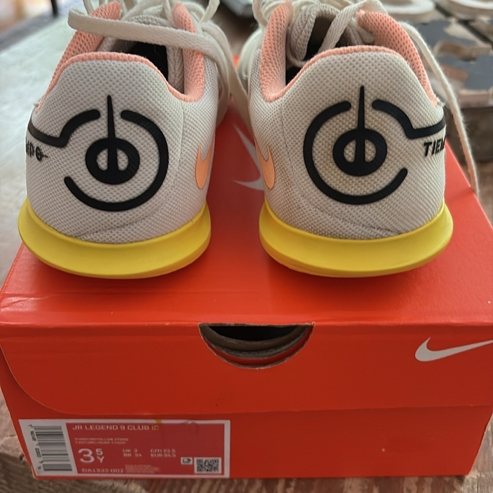 Nike Tiempo Indoor Soccer Shoes boys size 3.5Y - Picture 7 of 7